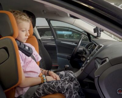 Перевезення дитини в автокріслі на передньому сидінні. Положення та рекомендації